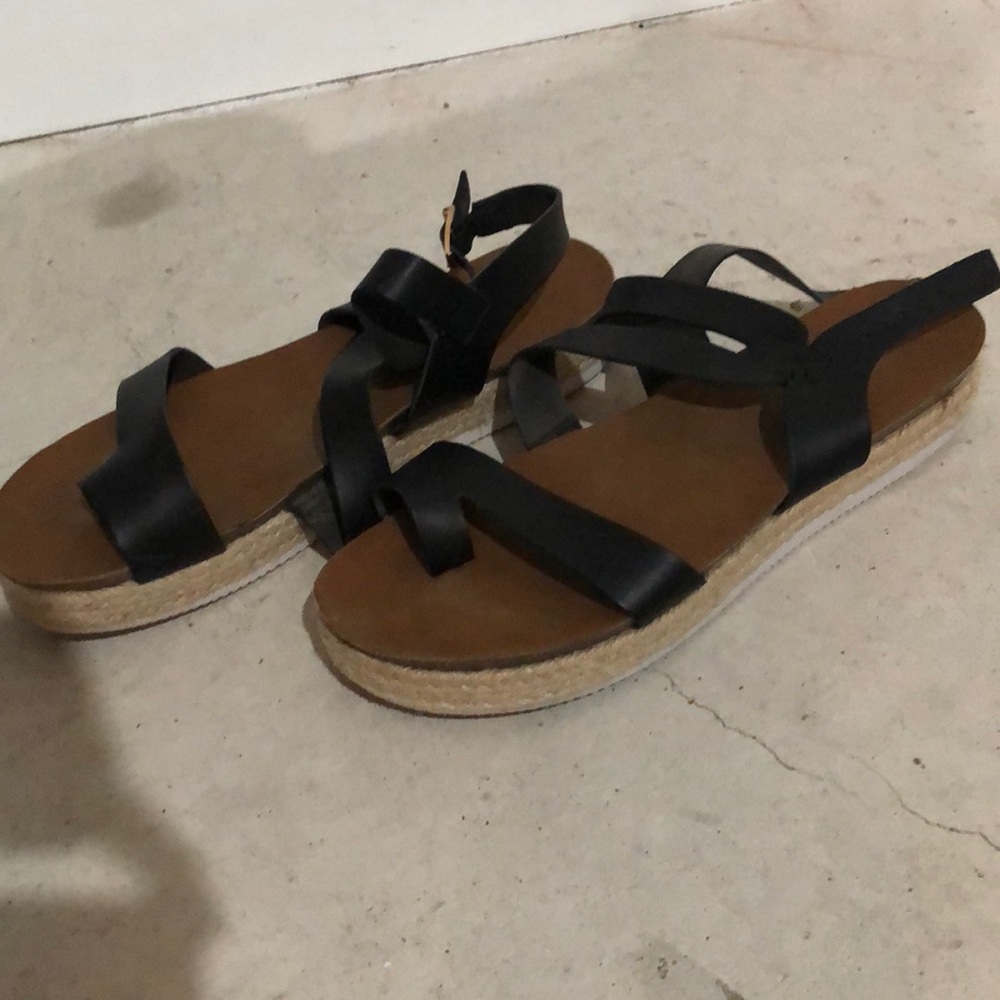 Tiny wedge sandals